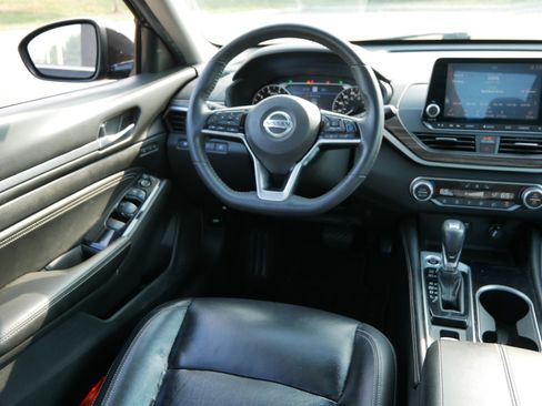 Used 2020 Nissan Altima 2.0 Platinum FWD image 9