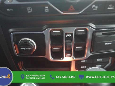 Used 2022 Jeep Wrangler Unlimited Sahara AWD/4WD image 22