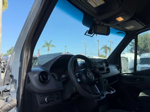 Used 2019 Mercedes-Benz Sprinter 170 image 12