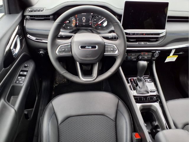 New 2026 Jeep Compass Latitude AWD/4WD image 25