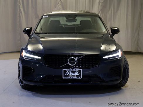 Used 2023 Volvo S60 T8 Plus image 5
