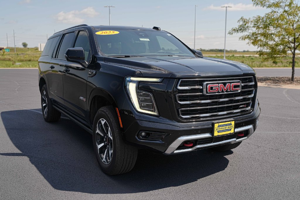 Used 2025 GMC Yukon XL AT4 w/ AT4 Premium Package AWD/4WD image 5