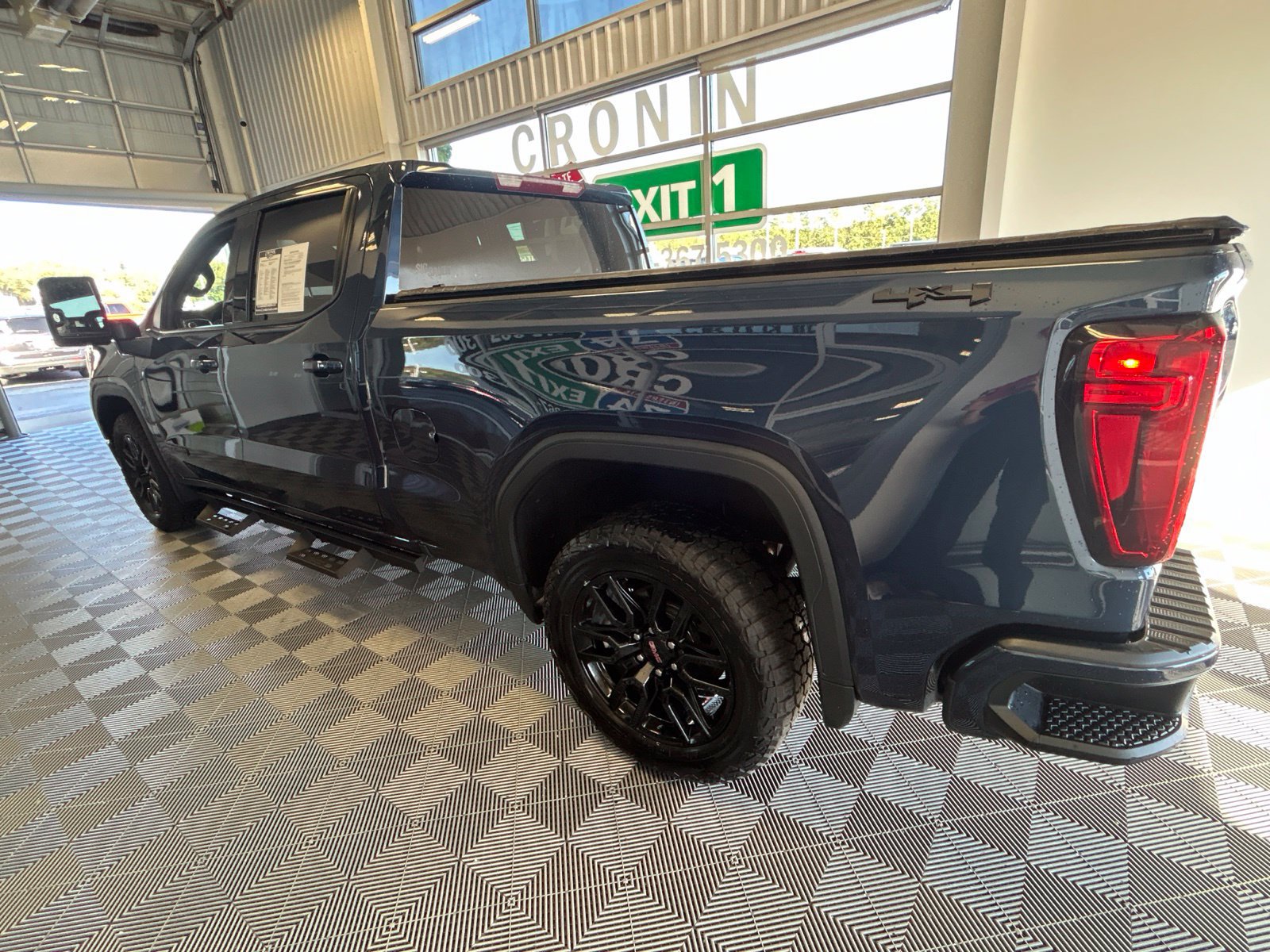 Used 2022 GMC Sierra 1500 Elevation w/ LPO, Elevation Black Package AWD/4WD image 4