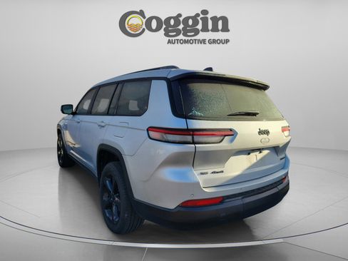 Used 2023 Jeep Grand Cherokee L Limited w/ Black Appearance Package image 4