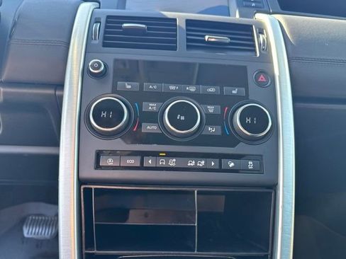 Used 2019 Land Rover Discovery Sport SE image 28
