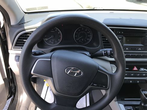 Used 2017 Hyundai Elantra SE image 12