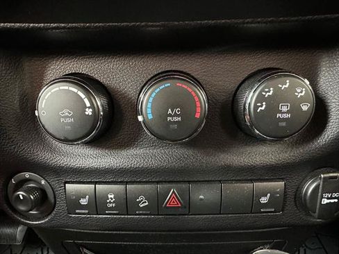 Certified 2018 Jeep Wrangler Sport AWD/4WD image 5