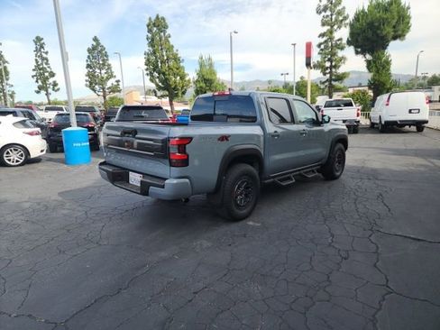 Used 2025 Nissan Frontier PRO-4X image 3