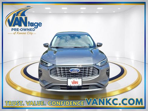 Used 2023 Ford Escape Active AWD/4WD image 2