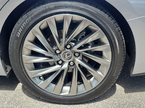 Used 2022 Lexus ES 350 Ultra Luxury w/ Accessory Package 2 FWD image 8