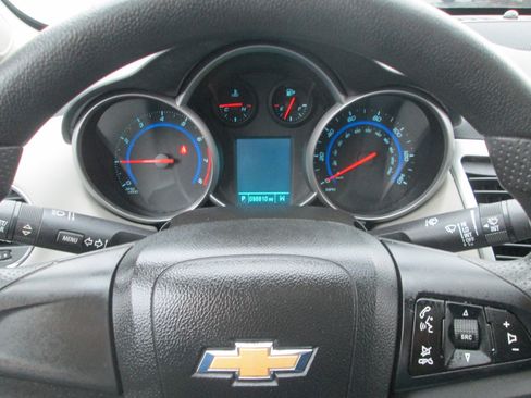 Used 2016 Chevrolet Cruze LS image 10
