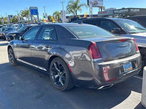 Used 2022 Chrysler 300 Touring w/ Sport Appearance Package image 18