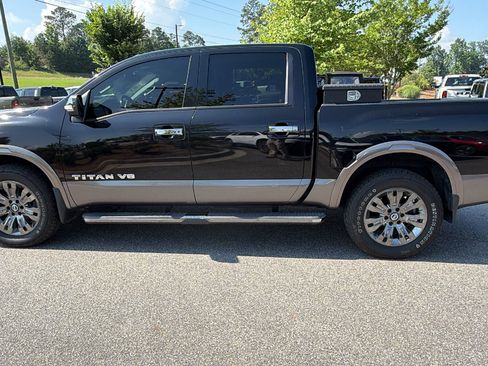 Used 2018 Nissan Titan Platinum Reserve AWD/4WD image 11