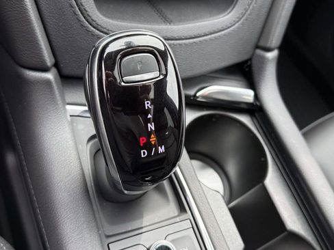 Used 2025 Cadillac XT6 Luxury image 26