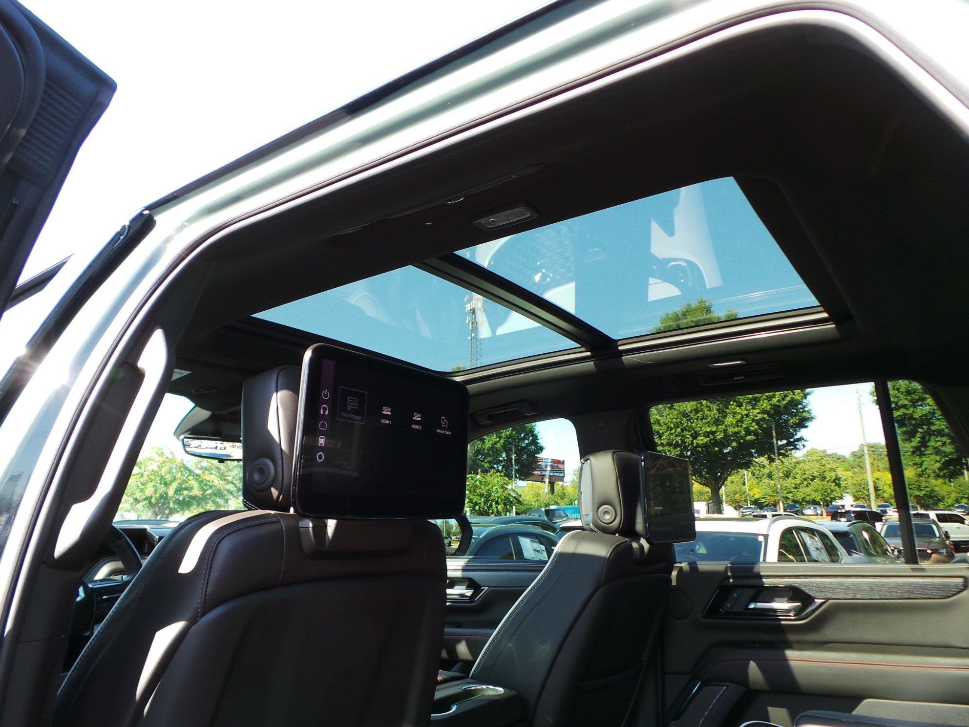 Used 2025 GMC Yukon AT4 Ultimate w/ LPO, Floor Liner Package AWD/4WD image 7