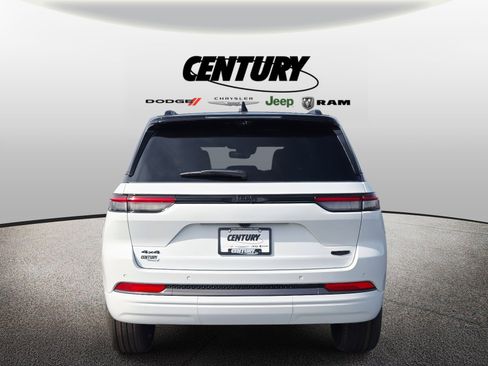 New 2026 Jeep Grand Cherokee Summit image 4