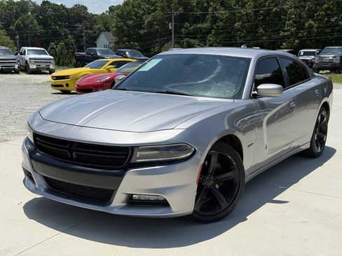 Used 2018 Dodge Charger R/T RWD image 1