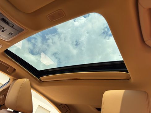 Used 2024 Lexus ES 350 w/ Premium Package FWD image 12