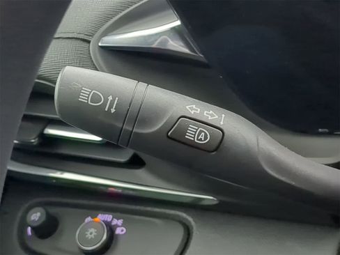 Used 2025 Buick Envista Preferred w/ Advanced Safety Package image 25