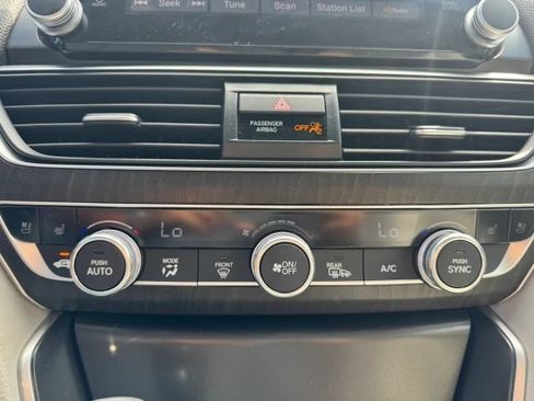 Used 2018 Honda Accord Touring image 16