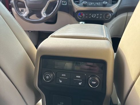 Used 2019 GMC Acadia Denali image 17