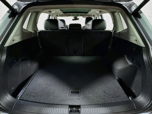 Used 2024 Volkswagen Tiguan SE AWD/4WD image 25
