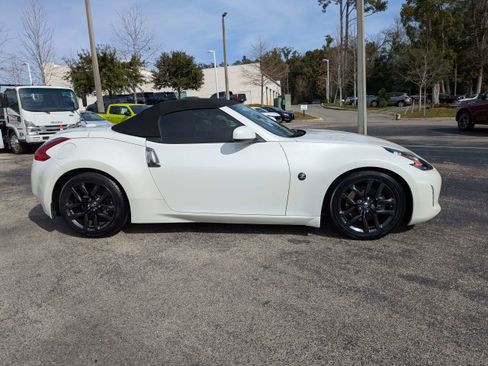 Used 2019 Nissan 370Z Touring image 11