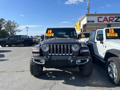 Used 2019 Jeep Wrangler Unlimited Sahara w/ Uconnect 4C Nav & Sound Group AWD/4WD image 4