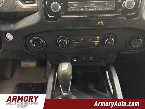 Used 2022 Nissan Frontier SV w/ Technology Package image 17