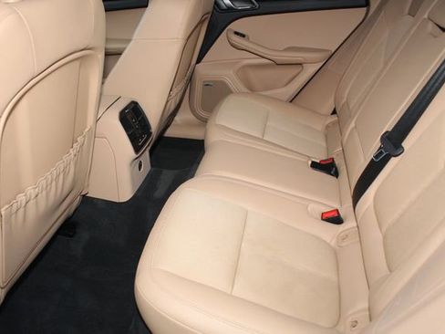 Certified 2022 Porsche Macan S image 25