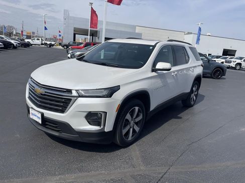Certified 2023 Chevrolet Traverse LT w/ LT Premium Package image 3