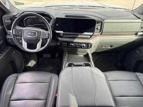 Used 2024 GMC Sierra 3500 SLT w/ SLT Convenience Package image 9