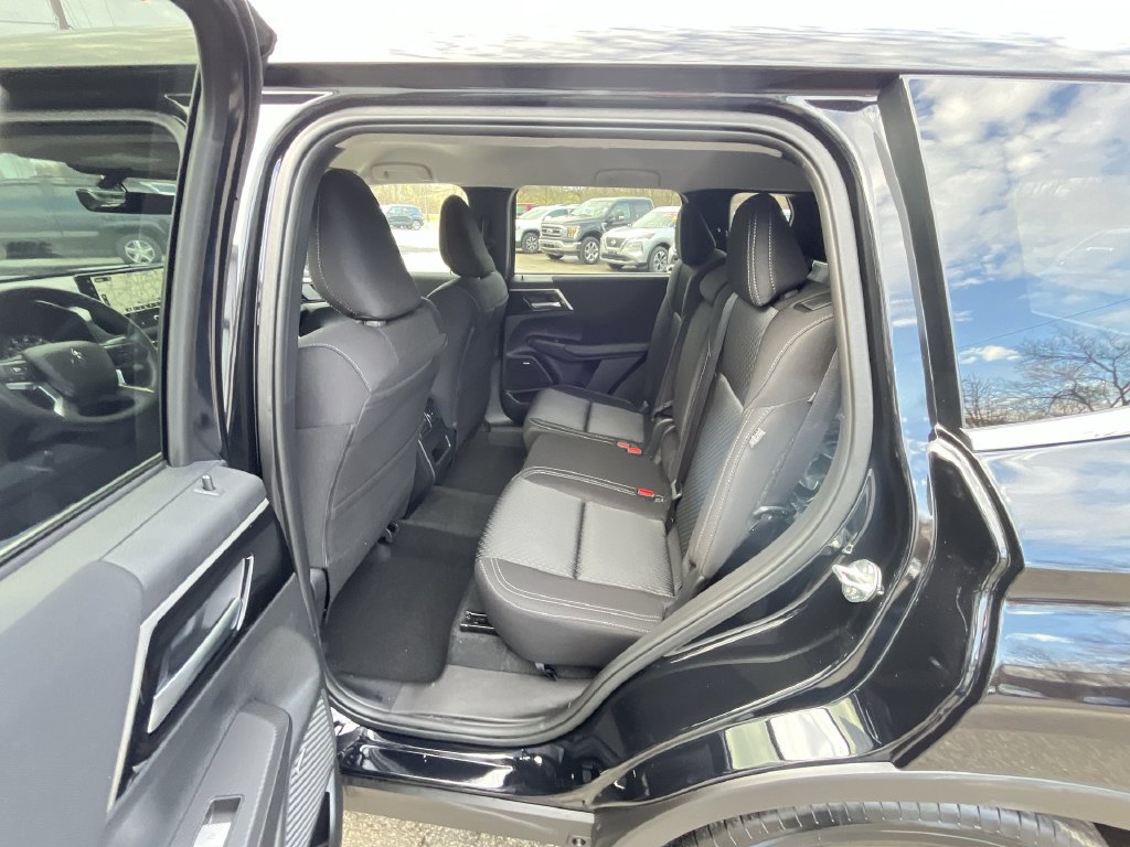 New 2026 Mitsubishi Outlander ES FWD image 22