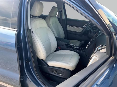 Certified 2018 Ford Explorer Platinum AWD/4WD image 9