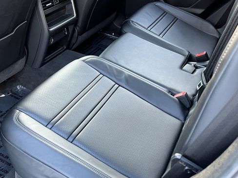 Certified 2021 Porsche Cayenne Coupe image 17