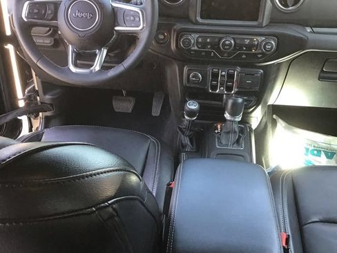 Used 2023 Jeep Wrangler Unlimited Sahara w/ Cold Weather Group AWD/4WD image 8