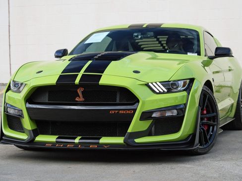 Used 2020 Ford Mustang Shelby GT500 w/ Technology Package RWD image 3