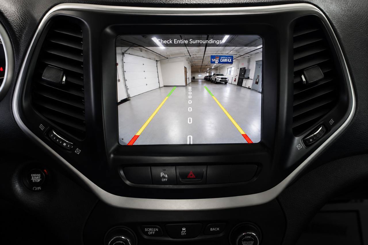 Used 2018 Jeep Cherokee Limited AWD/4WD image 32