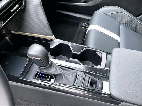 Used 2025 Toyota Camry SE w/ Convenience Package FWD image 16