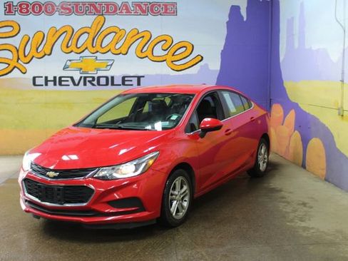 Used 2017 Chevrolet Cruze LT w/ LT Convenience Package image 2