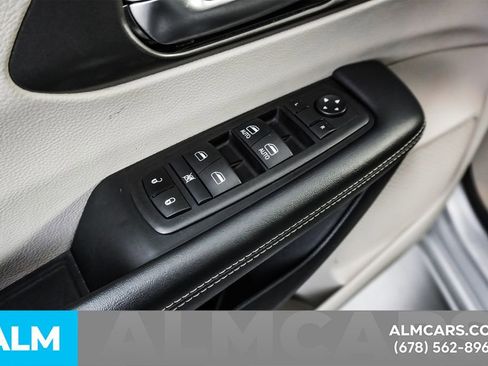 Used 2024 Chrysler Pacifica Touring-L image 47