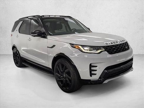 Used 2025 Land Rover Discovery Metropolitan Edition image 6