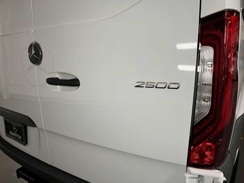 Used 2026 Mercedes-Benz Sprinter 2500 image 15