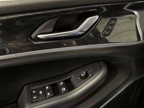 Used 2022 Jeep Grand Cherokee Trailhawk w/ Luxury Tech Group III image 21