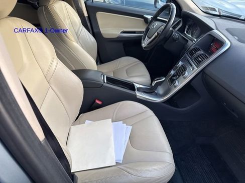 Used 2017 Volvo XC60 T6 Dynamic w/ Advanced Package image 3