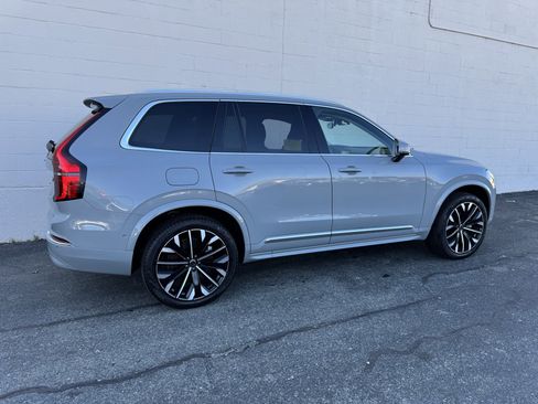 Used 2025 Volvo XC90 B5 Plus image 4
