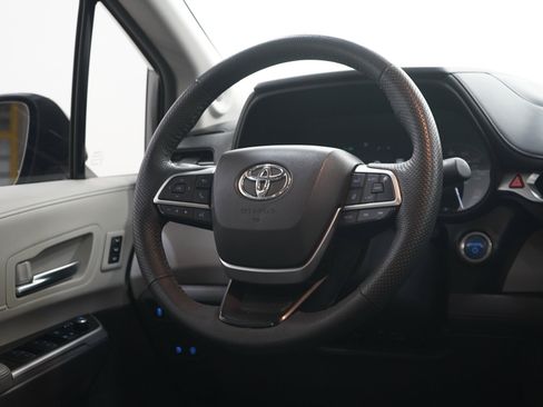 Used 2024 Toyota Sienna Limited AWD/4WD image 15