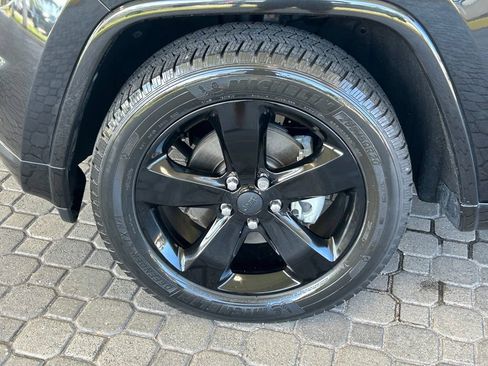 Used 2015 Jeep Grand Cherokee Altitude RWD image 17
