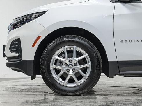 Used 2024 Chevrolet Equinox LS w/ Driver Confidence II Package AWD/4WD image 3