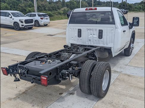 New 2026 GMC Sierra 3500 Pro w/ Convenience Package AWD/4WD image 7
